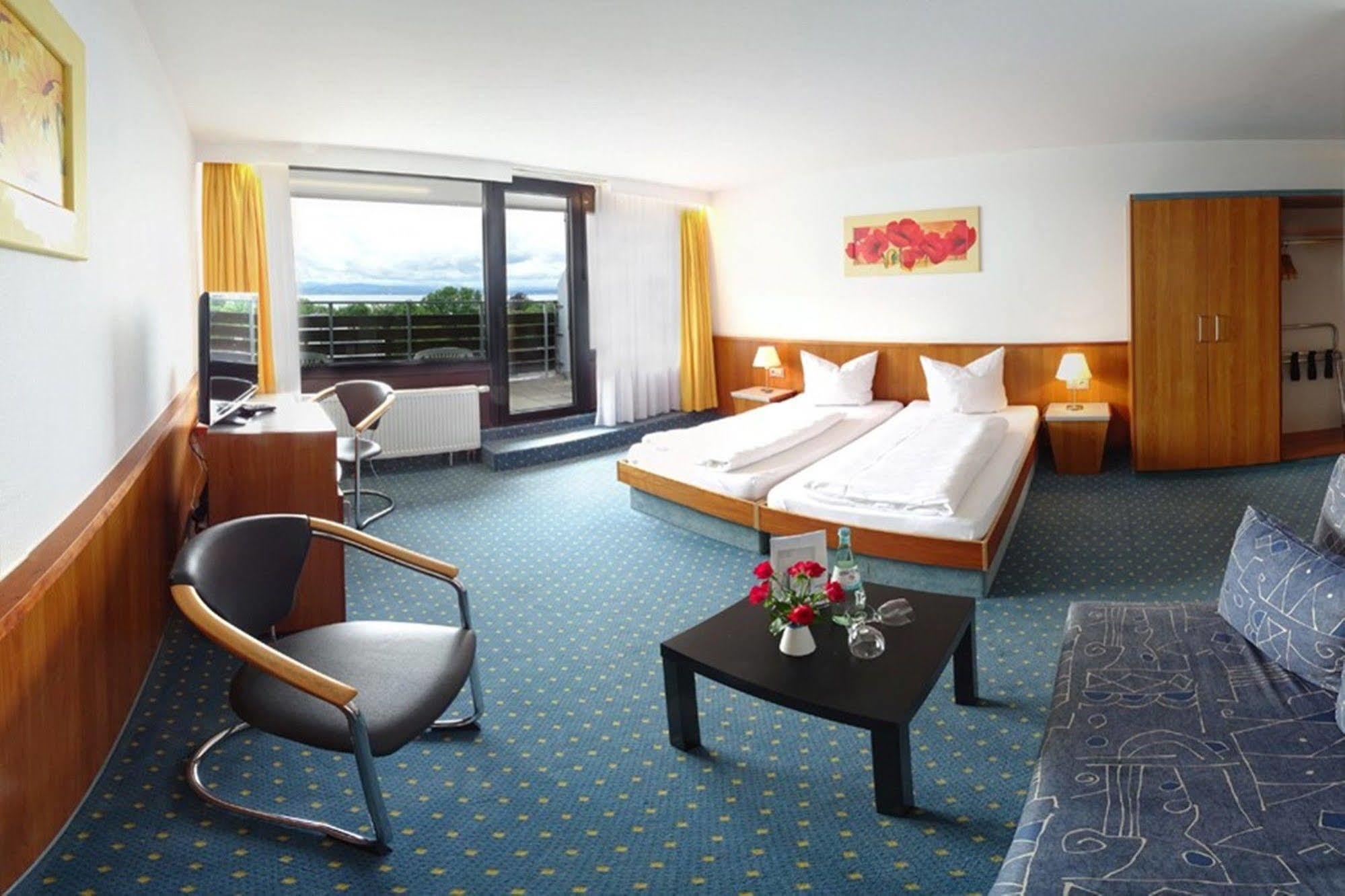 Plaza Hotel Foehr Am Bodensee Friedrichshafen Exterior photo